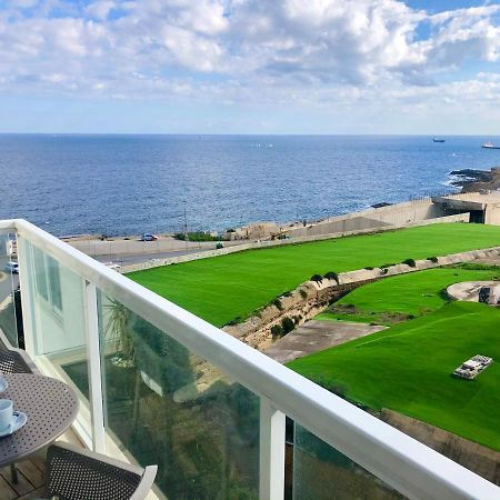 Stylish Seaview Apartment In A Prime Location Sliema Extérieur photo