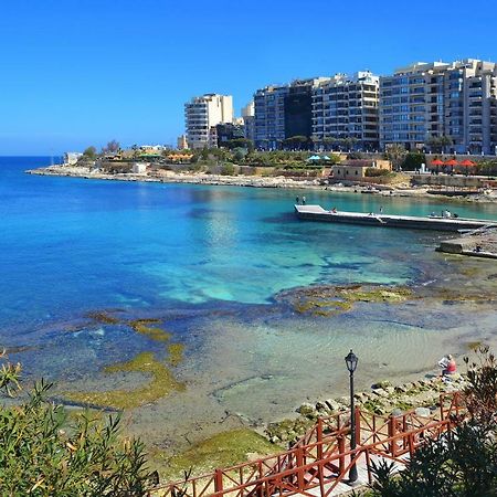 Stylish Seaview Apartment In A Prime Location Sliema Extérieur photo